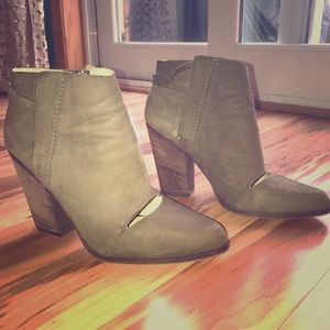 Joe’s genuine leather olive green booties